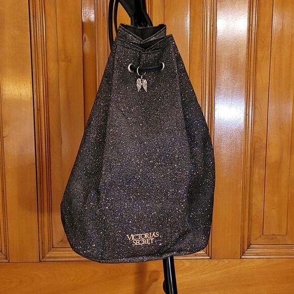 Victoria’s Secret Gray Silver Glitter Sling Backpack NWOT Drawstring Angel Charm - Picture 7 of 9